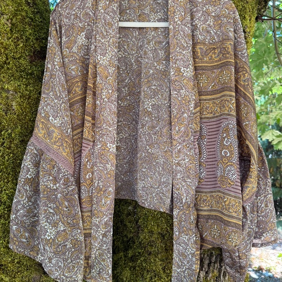 Kantha Bae Silk Shrug - Picture 1 of 4